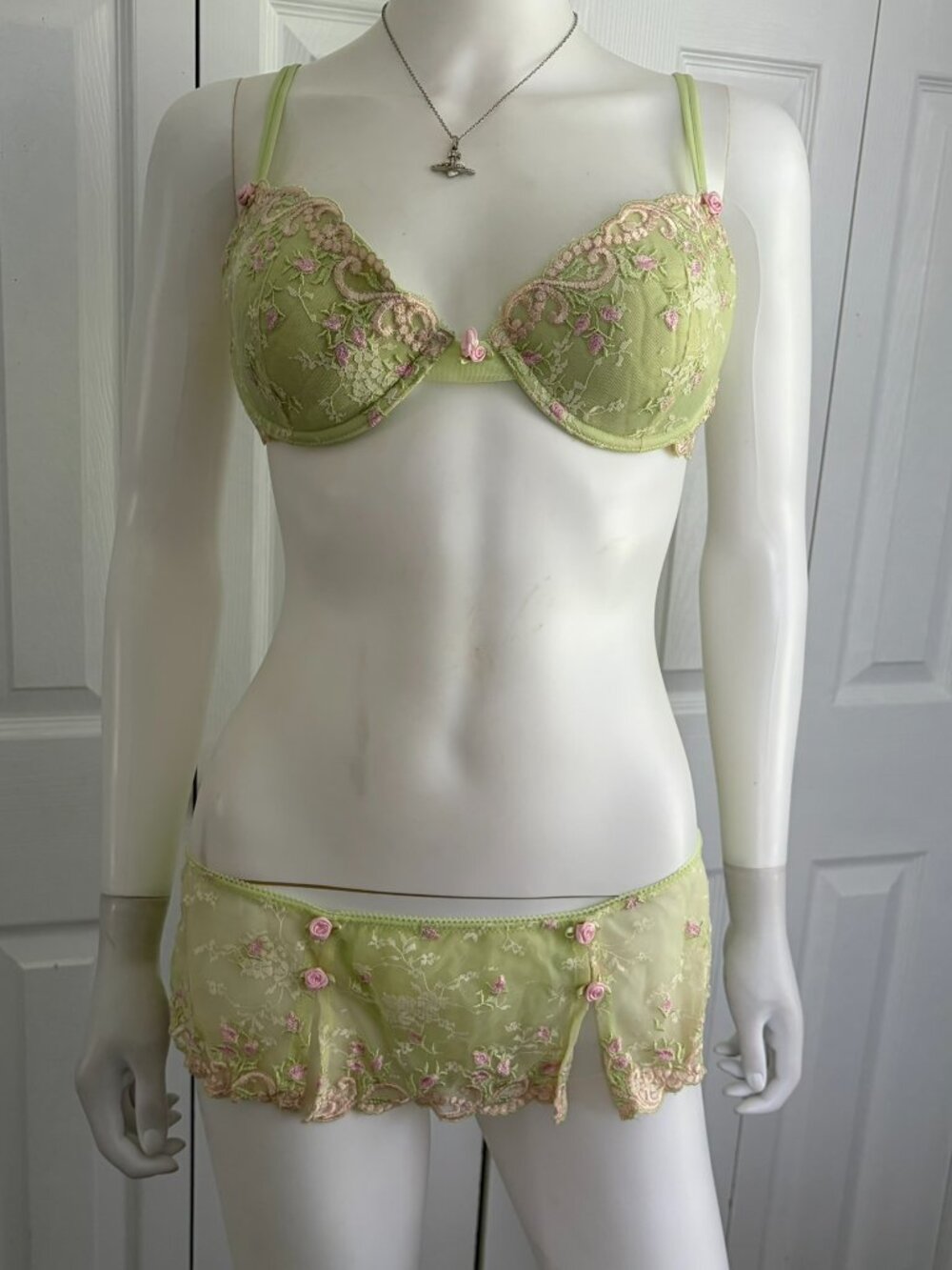 delicates size medium or 36C pink and green bra lingerie set